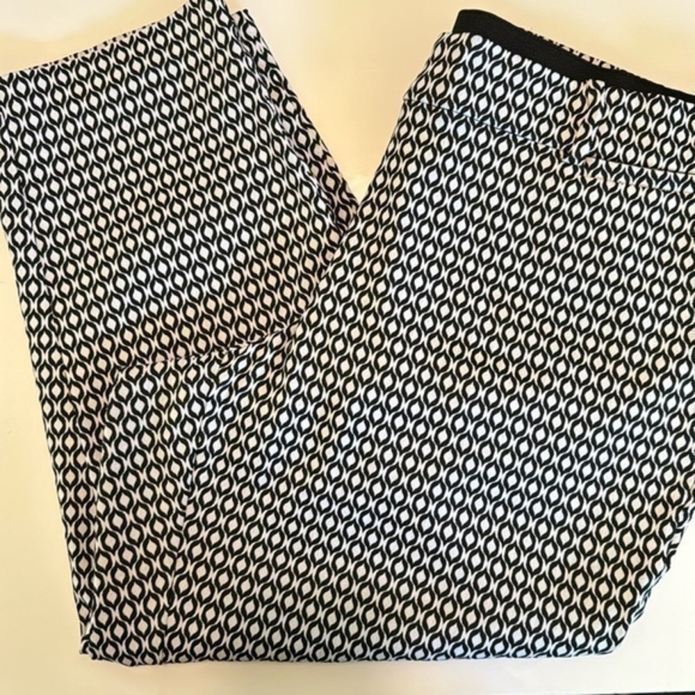 Lane Bryant crop pants, modern geometric pattern, size 24 petite